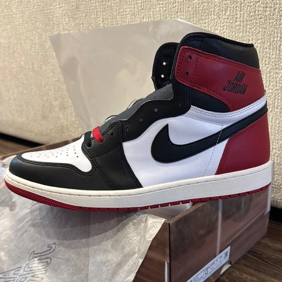 Jordan 1 Retro High OG Black Toe Reimagined – 2025 Release w/ MJ Signature - Picture 1 of 6